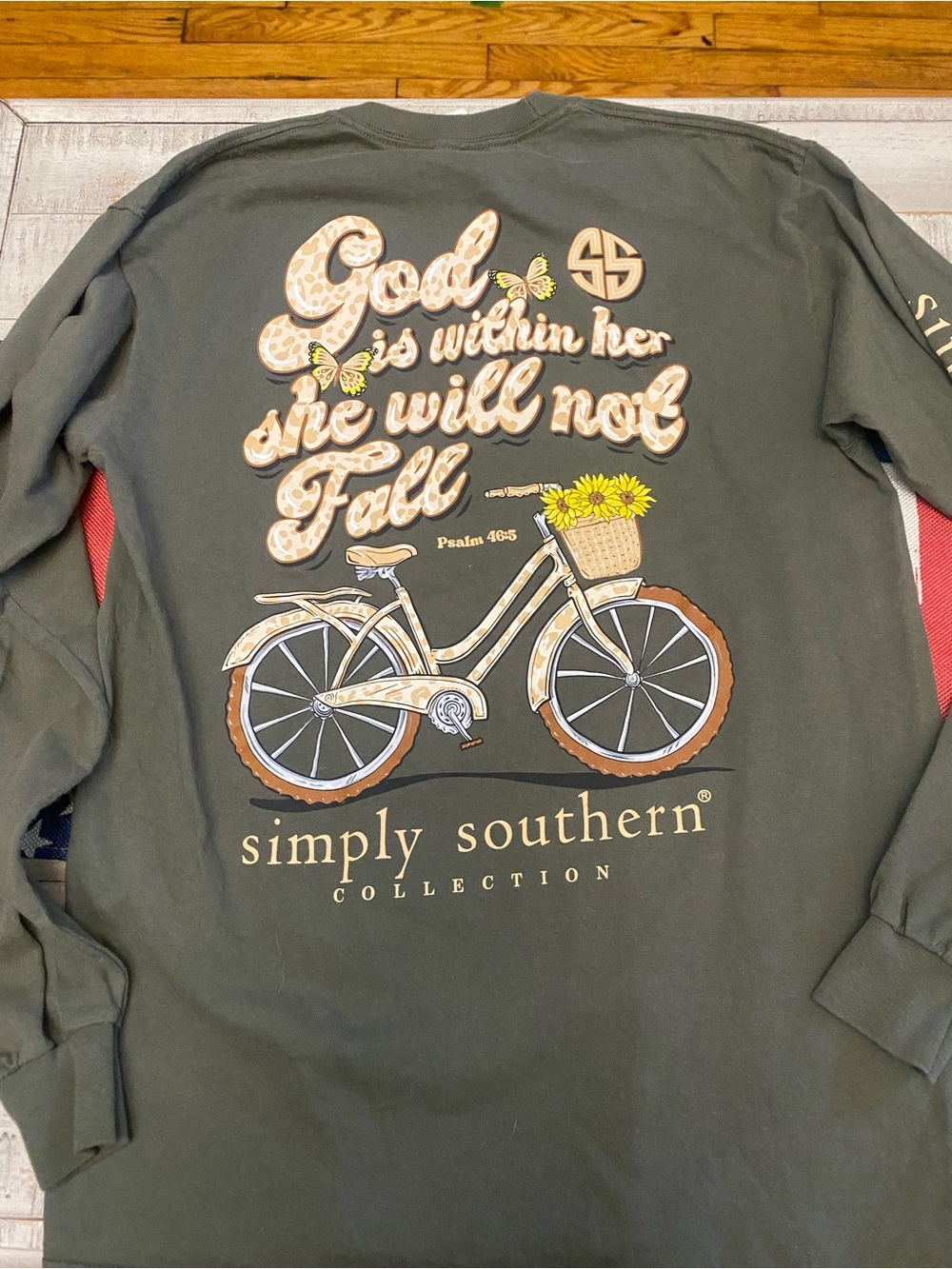 Simply Southern Olive Long-Sleeve Graphic Shirt w/Bicycle Size M Women Excellent